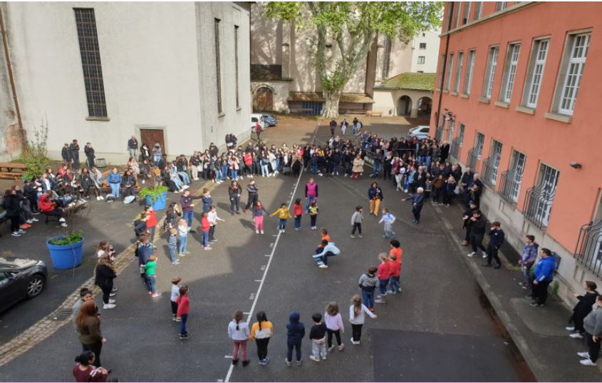 L’attribut alt de cette image est vide, son nom de fichier est journée-9-mai-Ecole-Sainte-Madeleine.jpg.