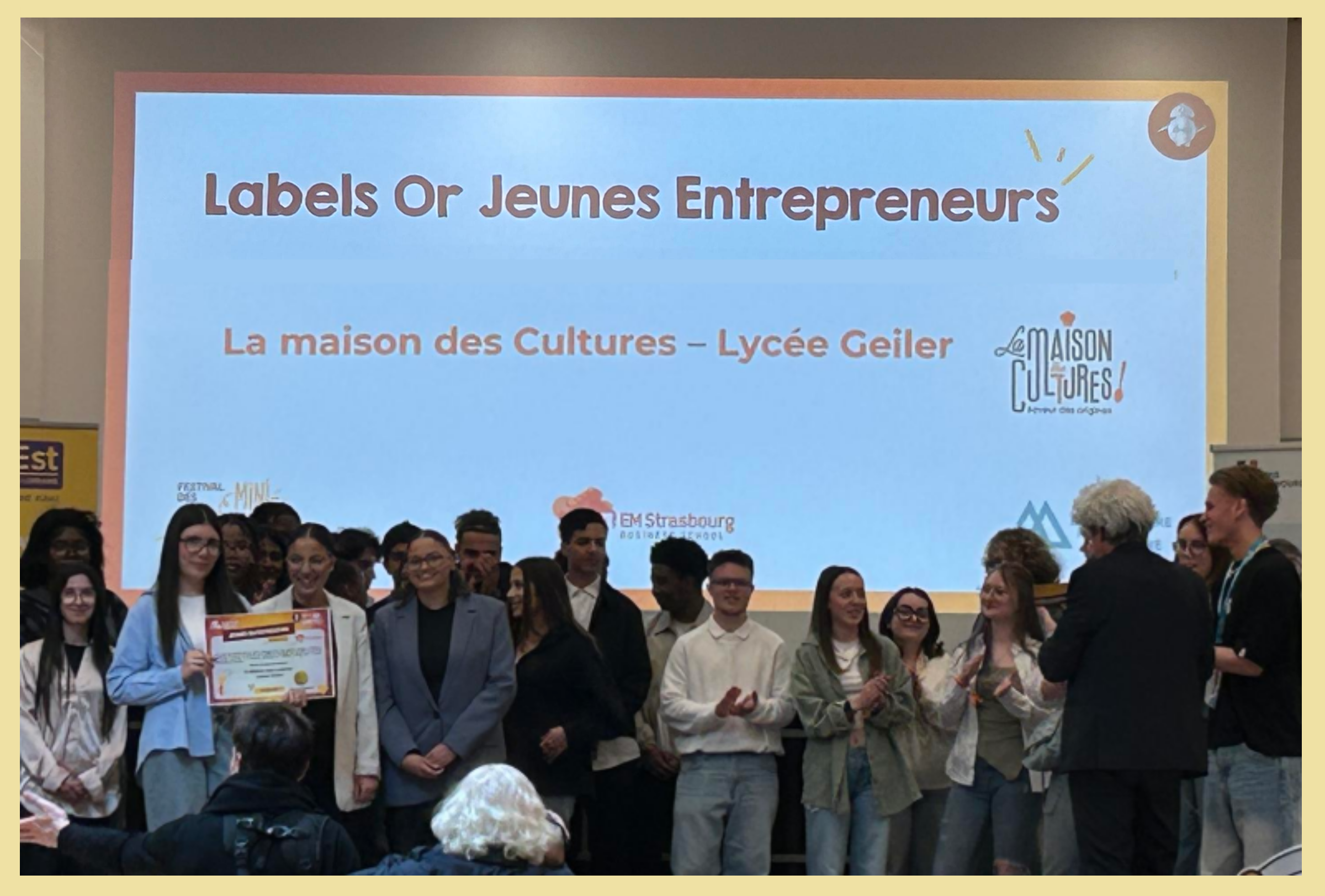« Label d’OR des Jeunes Entrepreneurs » pour la mini-entreprise « La maison des Cultures » de la classe de TAGO1